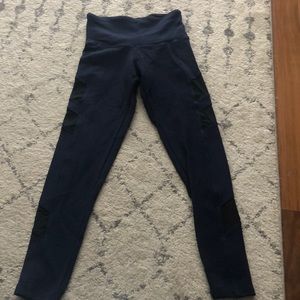 Strut this navy and mesh panel leggings